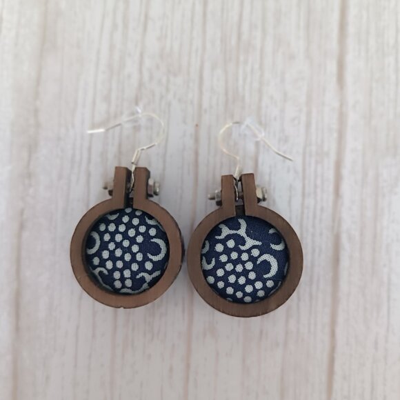 "Drago" Industrial Indigo "Modrotlač" Necklace & Earrings-Wood & Chrome Accent. - Picture 4 of 7